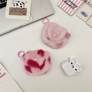 Rosa Plüsch-Herz-Kopfhörertaschen mit Karabiner und flauschigem Kuhmuster-Design
