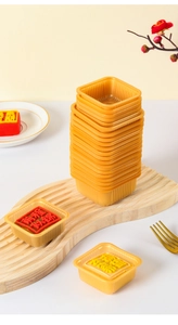 Close-up of premium golden thickened PP mooncake trays and elegant plastic square packaging