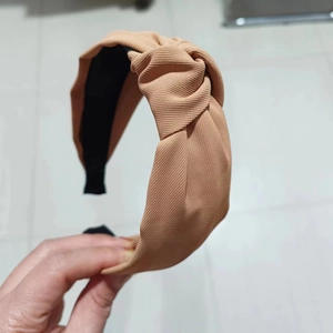 Serre-tête rétro en tissu beige kaki avec motif léopard et design élégant à nœud
