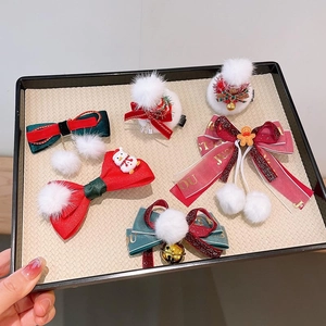 Weihnachtshaarschmuck-Set mit Elch-Schleifen, Lebkuchenmann-Clips und weichen Samt-Bommeln