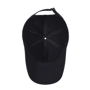 Innenansicht der schwarzen Baumwoll-Baseballkappe mit 6-Panel-Struktur und Metallschnalle