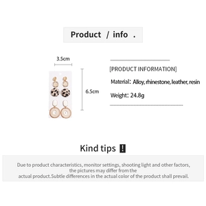 Infographie montrant les dimensions et détails pour 3 paires de boucles d'oreilles rétro