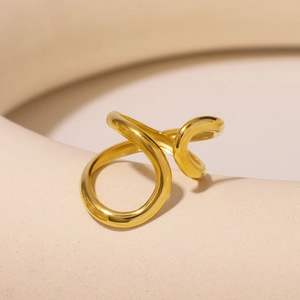 Minimalist 18K gold stainless steel ring with asymmetric double teardrop twisted lines