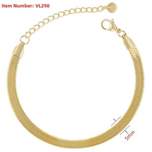 Detailed view of 5mm flat snake bone chain bracelet in 18K gold plated stainless steel