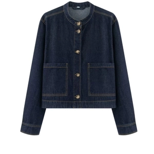Veste en jean bleu foncé avec coutures contrastées, col rond et grandes poches
