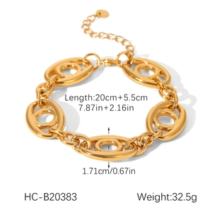 Vue détaillée du bracelet gourmette épais en acier inoxydable plaqué or 18 carats