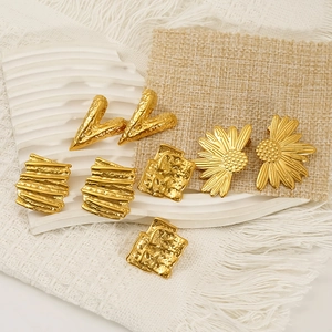 Gold stainless steel earring set featuring daisy flower and textured geometric studs
