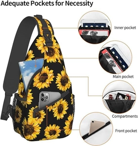 Détail du sac bandoulière montrant les poches internes et compartiments de rangement