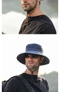Détail du chapeau de soleil bleu marine avec cordon réglable et œillets respirants