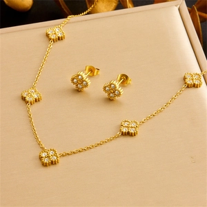Vintage Schmuckset Gold mit funkelnden Strasssteinen bestehend aus Halskette und Ohrringen