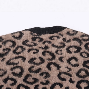 Women's leopard jacquard knit cardigan with crew neck and textured wool finish