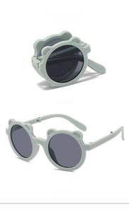 Lunettes de soleil pliables vert menthe pour enfants avec oreilles d'ours, vue détaillée