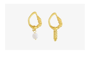 Detail of asymmetric 18k gold plated titanium earrings with baroque pearl and fine chains
