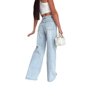 Hellblaue High-Waist Wide Leg Jeans für Damen in der Rückansicht aus Denim