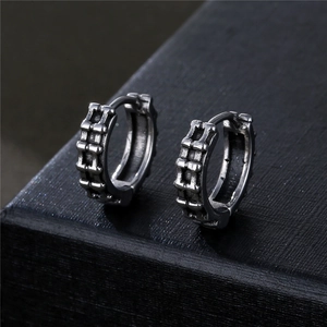 Retro titanium steel chain-link hoop earrings for men and women on black leather
