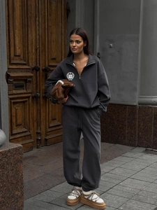 Ensemble survêtement gris foncé pour femme avec sweat à demi-zip et pantalon de jogging