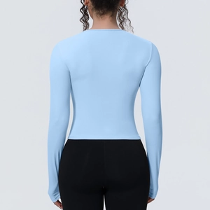 T-shirt de yoga bleu clair à manches longues ajusté en tissu respirant, vue de dos