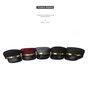 Casquettes de marin en similicuir avec bord doré et visière en cuir en cinq coloris