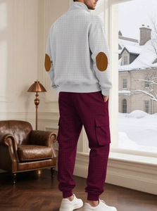 Set in maglia a nido d'ape da uomo con maglia grigio chiaro e pantaloni cargo bordeaux