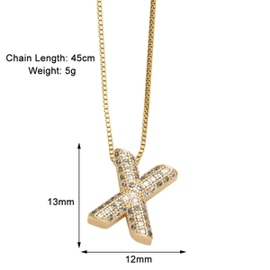 Detailansicht der goldenen Buchstabe X Kette mit Zirkonia-Besatz und Maßangaben