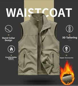 Detail der Outdoor-Funktionsweste mit warmem Fleecefutter und robusten Reißverschlusstaschen