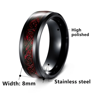 Herrenring aus schwarzem Edelstahl 8mm mit roter Kohlefaser und Kelten-Drachenmuster