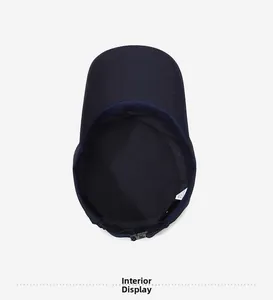 Innenansicht der marineblauen Flatcap mit Schweißband und feinen Nähten am Schirm