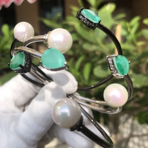 Classic silver bangle featuring water-drop green gemstone and white pearl details
