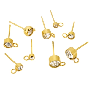 Détails de clous d'oreilles plaqués or avec zircons clairs et anneaux pour création bijoux