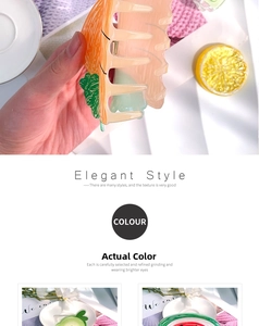Détail des pinces à cheveux en forme de fruits avec motifs carotte et avocat