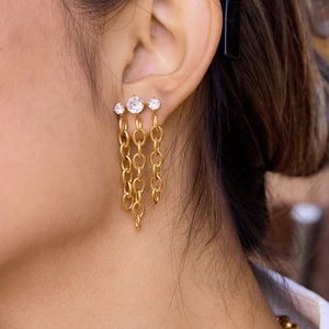 Boucles d'oreilles pampilles en acier doré 18 carats avec trois pierres zircons