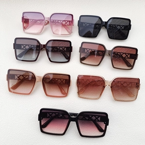 Square Oversized Sunglasses For Women Retro Gradient Lens UV400 Hollow Out Lattice Temples Fashion Eyewear