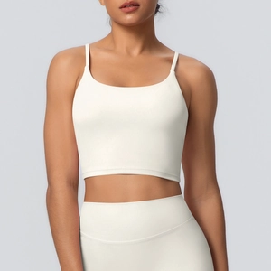 Détail montrant la texture du tissu sans couture et l'ourlet de la brassière et du legging