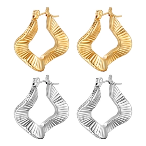 Boucles d'oreilles créoles vagues texturées plaquées or 18 carats et argenté