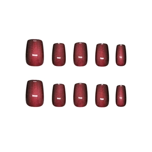 Unghie finte corte quadrate bordeaux occhio di gatto con finitura lucida glitterata