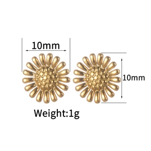 Detail view of 10mm golden sunflower stud earrings with weight and size specifications