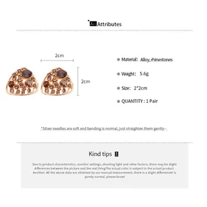 Size chart showing 2x2cm gold hollow triangle earrings with brown and red rhinestones