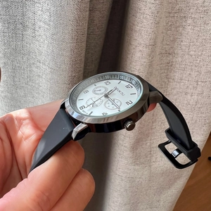 DOUKOU men's quartz watch with white dial, black silicone strap, and date sub-dials