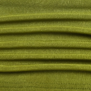 Gros plan sur le tissu en maille côtelée vert olive montrant la texture et la couture