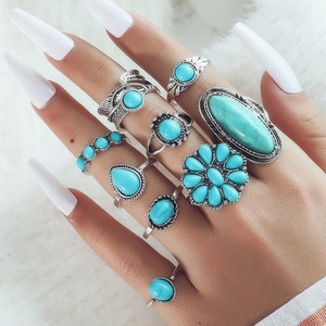 9-piece vintage bohemian ring set with turquoise stones and silver feather details