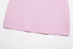 Détail macro de la texture en maille rose de qualité supérieure et finitions soignées