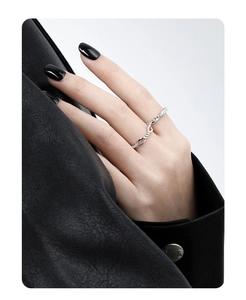 Detailed view of silver S925 sterling silver ring with twisted chain design on model hand
