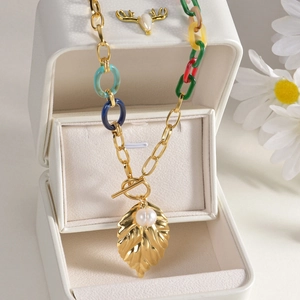 Bohemian golden leaf pendant necklace with multicolored acrylic rings and pearl detail