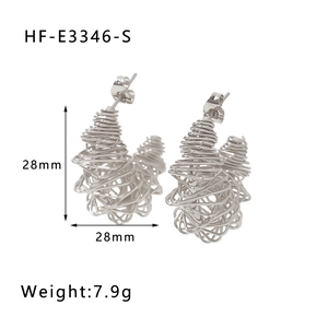 Detailed view of silver wire-wrapped bird nest earrings with dimensions 28mm and weight 7.9g