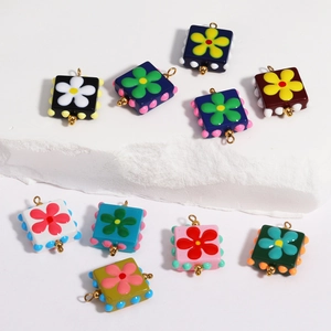 Pendenti quadrati floreali colorati in resina e vetro per la creazione di gioielli fai da te