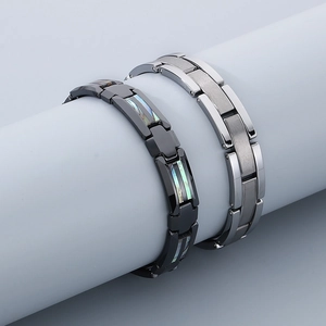 Bracelets en acier tungstène brossé avec incrustation de nacre et pierres de germanium