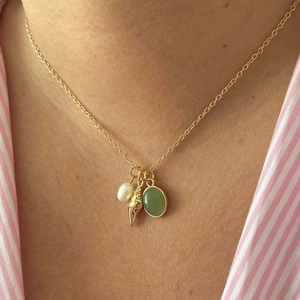 French retro gold shell necklace with green aventurine and pearl pendant for women
