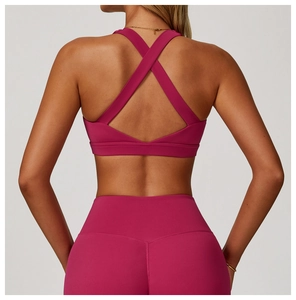 Dettaglio del design con spalline incrociate sul retro del reggiseno sportivo