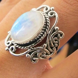 Anello Vintage Stile Bohémien Da Donna Con Finta Pietra Di Luna Intricato Design In Lega Intagliata Argento