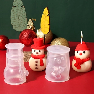 Dettaglio dello stampo in silicone a pupazzo di neve con figure in cera decorative